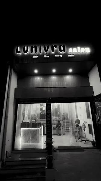 Lunivra Salon