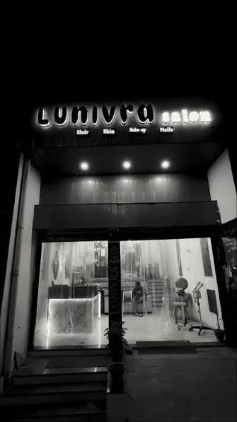 Lunivra Salon